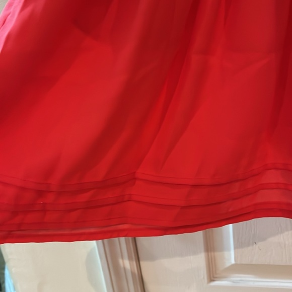 Ruffled back summer dress with pockets and belt hooks - Picture 5 of 8